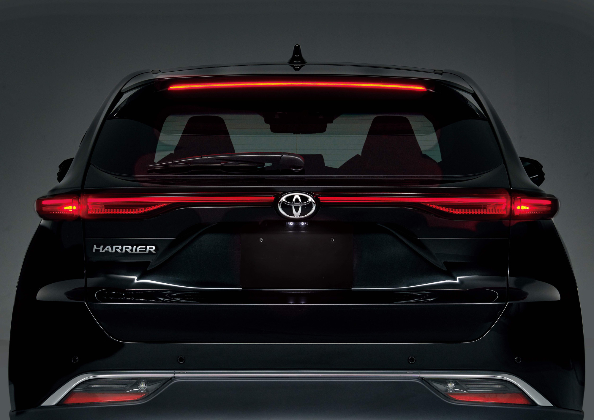 Toyota Harrier thế hệ mới sắp về Việt Nam có gì?