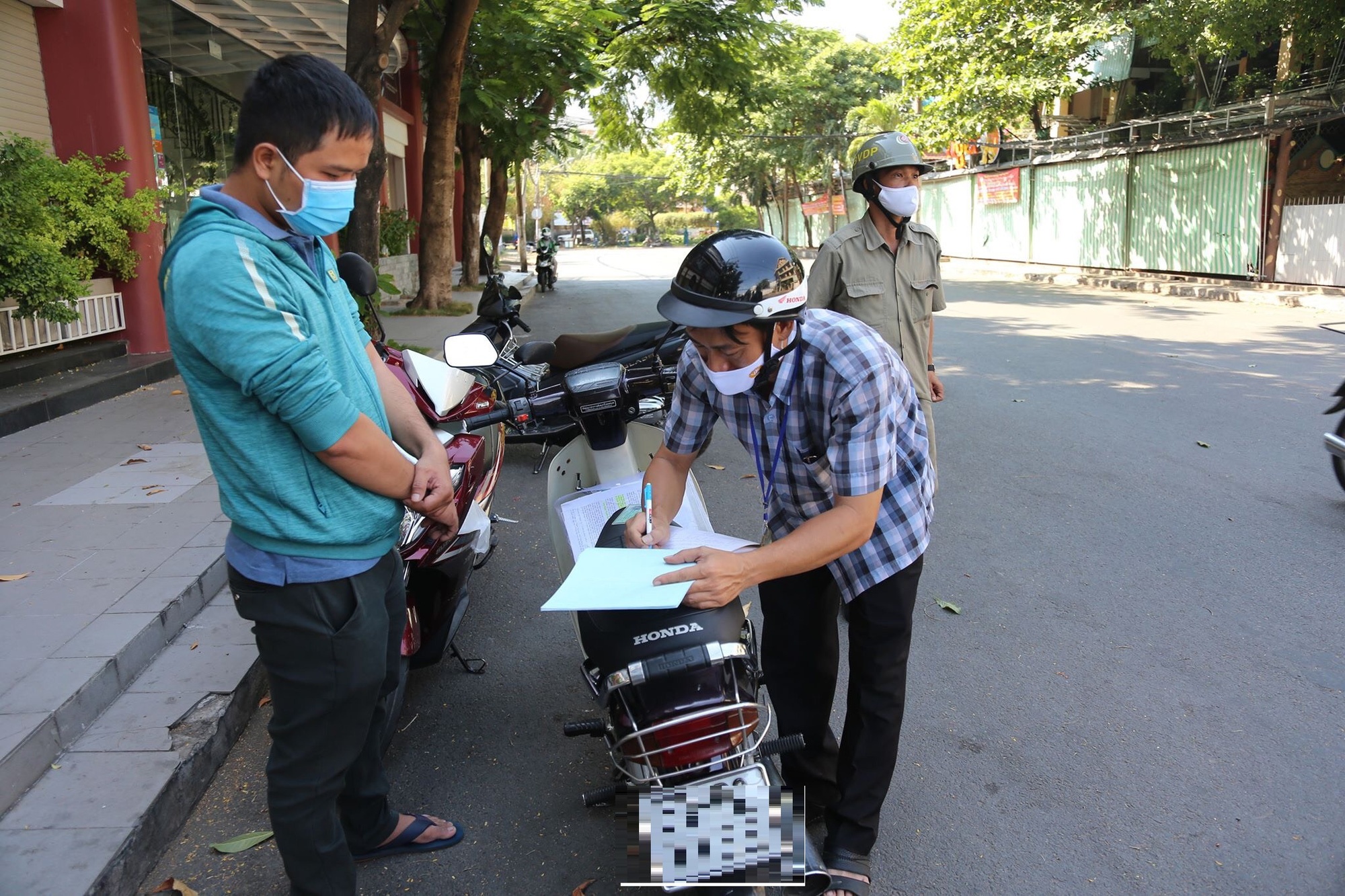 tp hcm xu phat 5347 truong hop khong deo khau trang noi cong cong