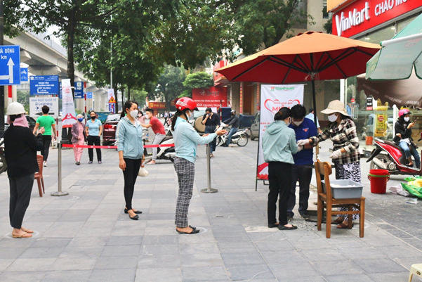 ha noi atm gao dau tien dung hoat dong nguoi ngheo co them dia diem nhan gao mien phi