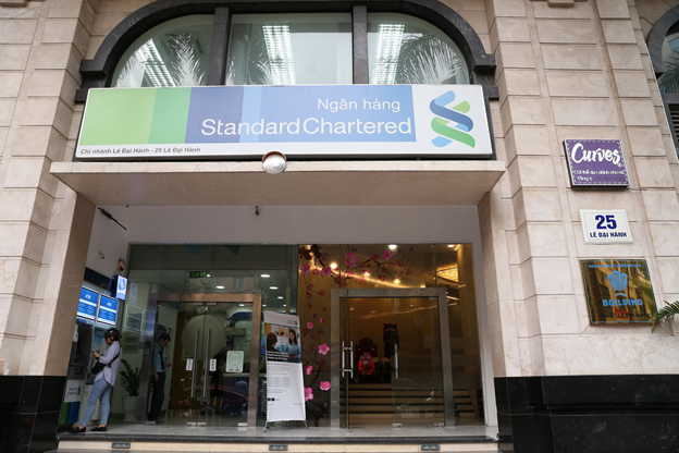 fitch nang trien vong cua standard chartered viet nam len muc tich cuc