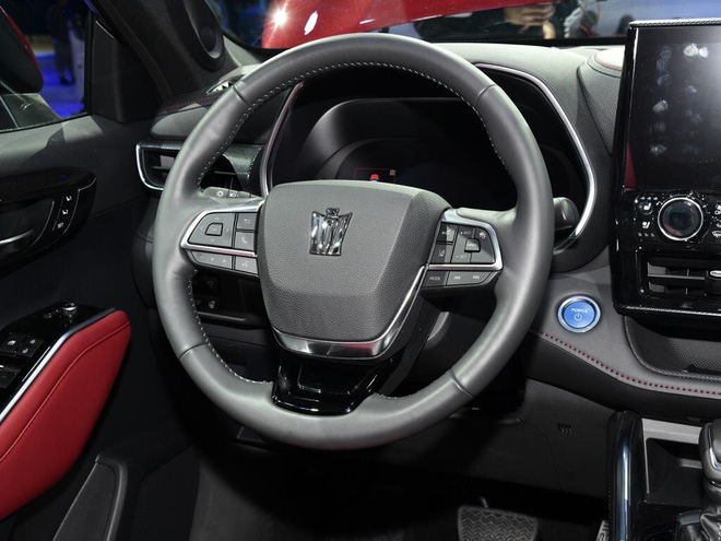 Toyota Crown SUV chính thức ra mắt