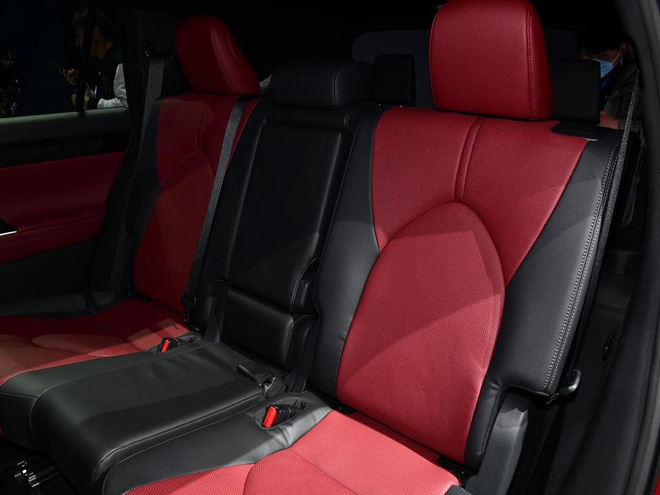 Toyota Crown SUV chính thức ra mắt