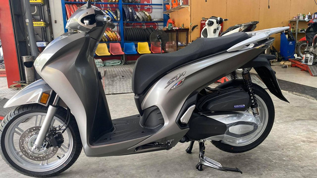 Honda SH 350i nhập khẩu Ý có giá 328 triệu đồng Honda SH 350i nhập khẩu Ý có giá 328 triệu đồng