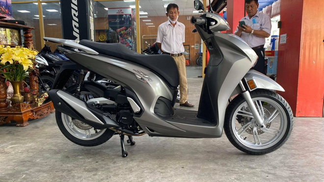 Honda SH 350i nhập khẩu Ý có giá 328 triệu đồng Honda SH 350i nhập khẩu Ý có giá 328 triệu đồng