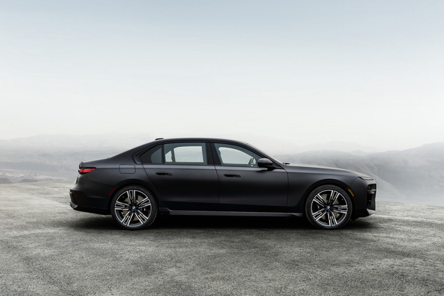 BMW 7-Series 2023 ra mắt