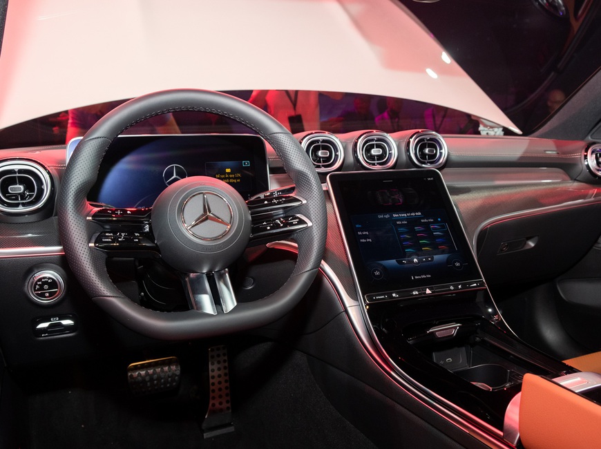 Mercedes-Benz C-Class 2022 ra mắt với giá từ 1,669 tỷ đồng