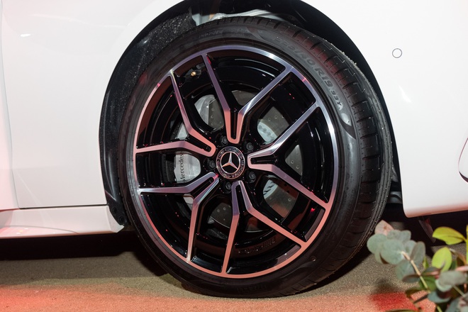 Mercedes-Benz C-Class 2022 ra mắt với giá từ 1,669 tỷ đồng