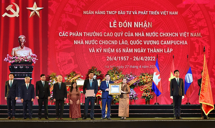 bidv don nhan nhieu phan thuong cao quy