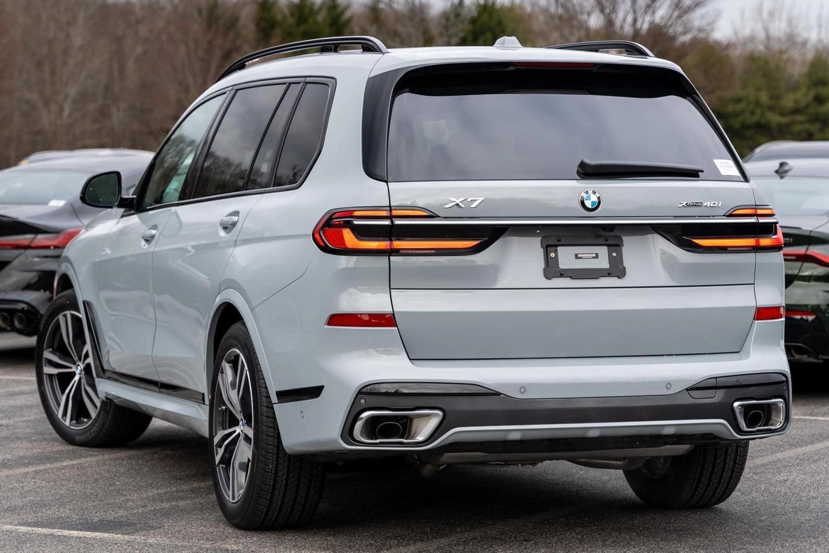 BMW X7 2023 có giá chính thức từ 6,209 tỷ đồng