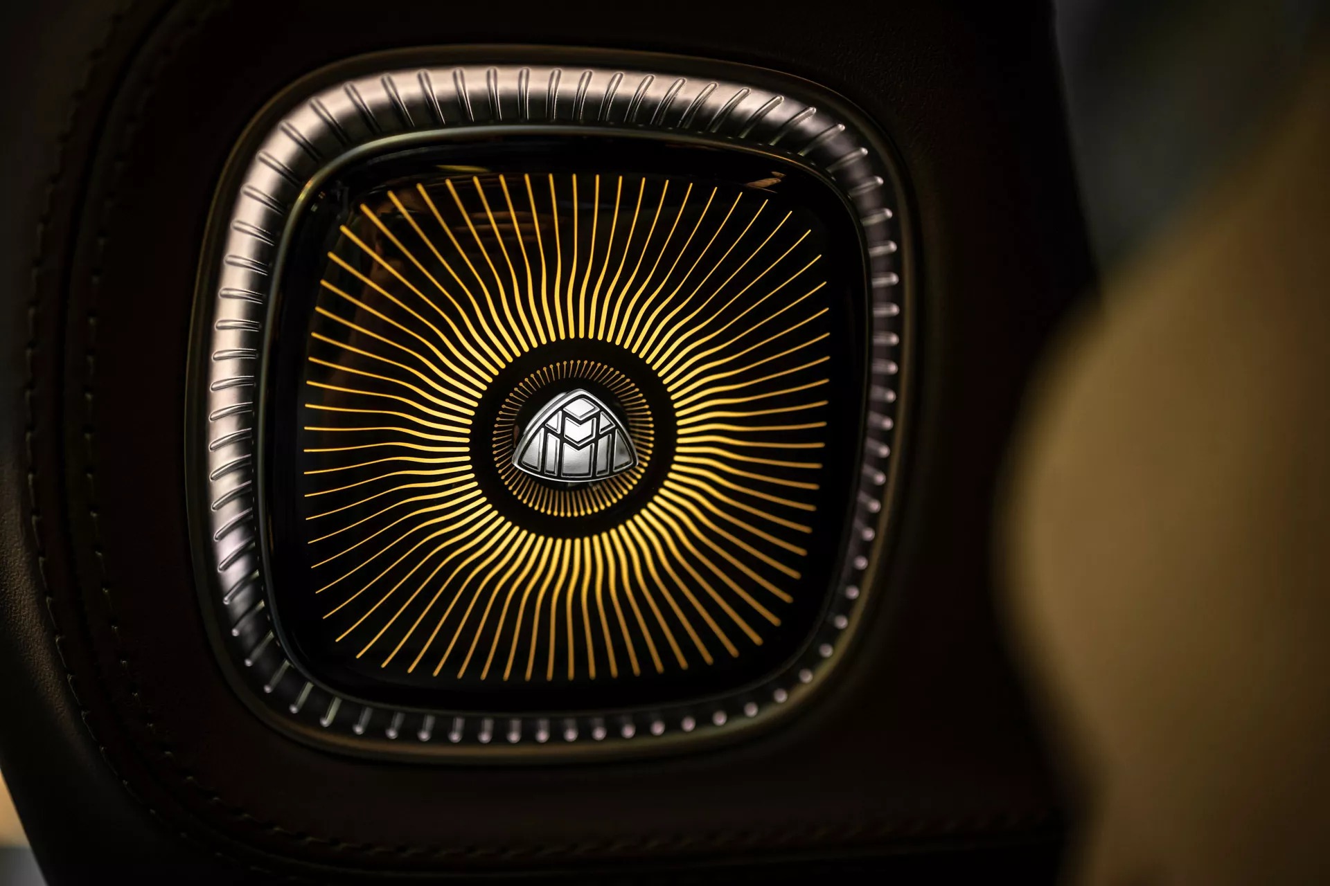 Ra mắt Mercedes-Maybach EQS 680 2024