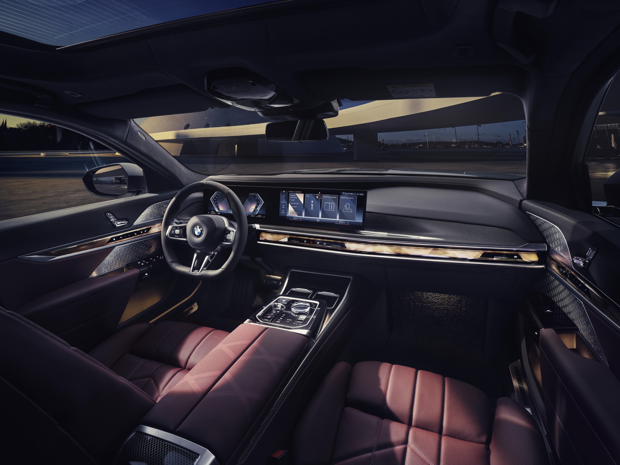 BMW i7, X7, 7-Series và 8-Series mới đồng loạt ra mắt Việt Nam BMW i7, X7, 7-Series và 8-Series mới đồng loạt ra mắt Việt Nam