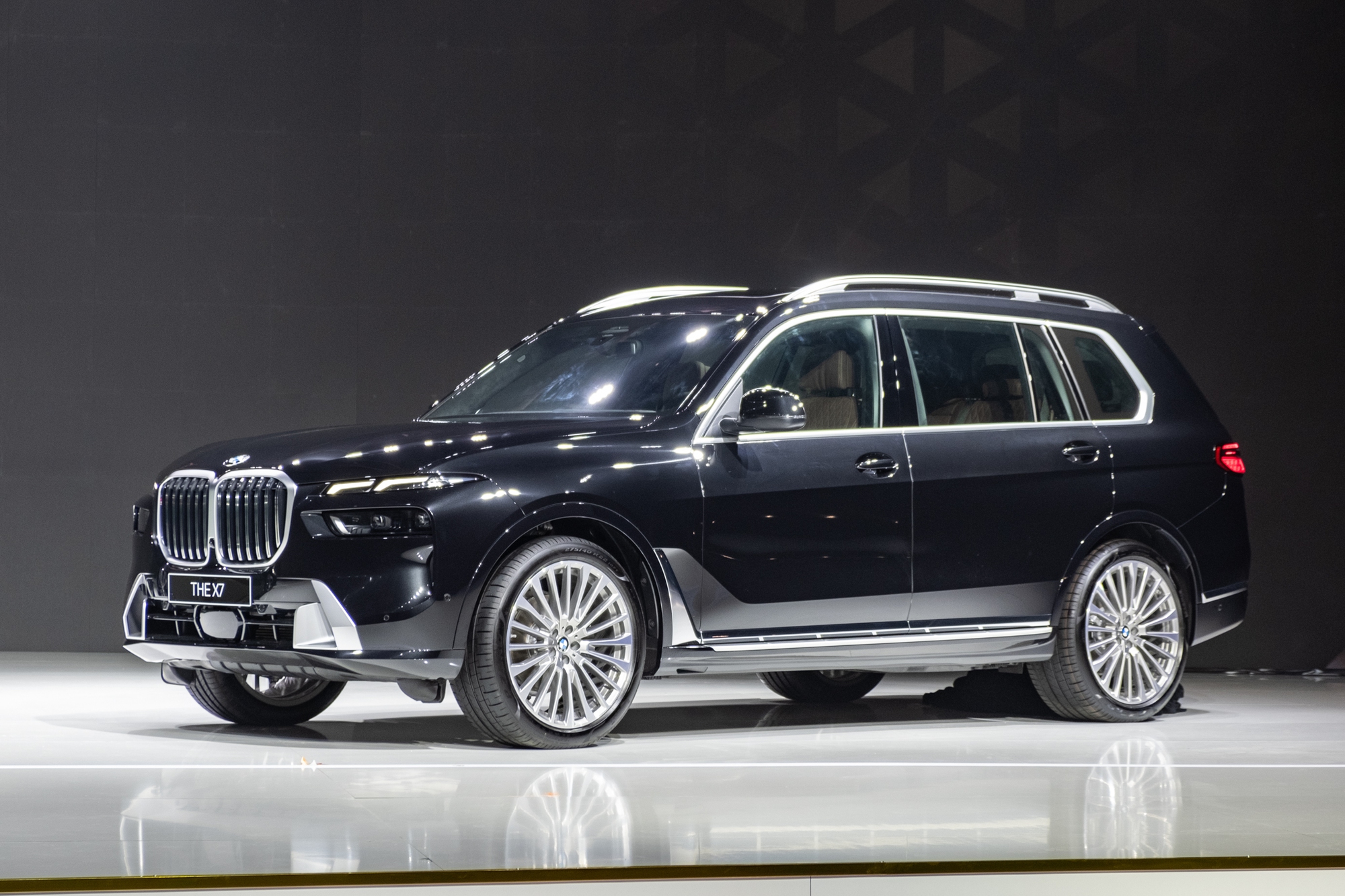 BMW i7, X7, 7-Series và 8-Series mới đồng loạt ra mắt Việt Nam BMW i7, X7, 7-Series và 8-Series mới đồng loạt ra mắt Việt Nam