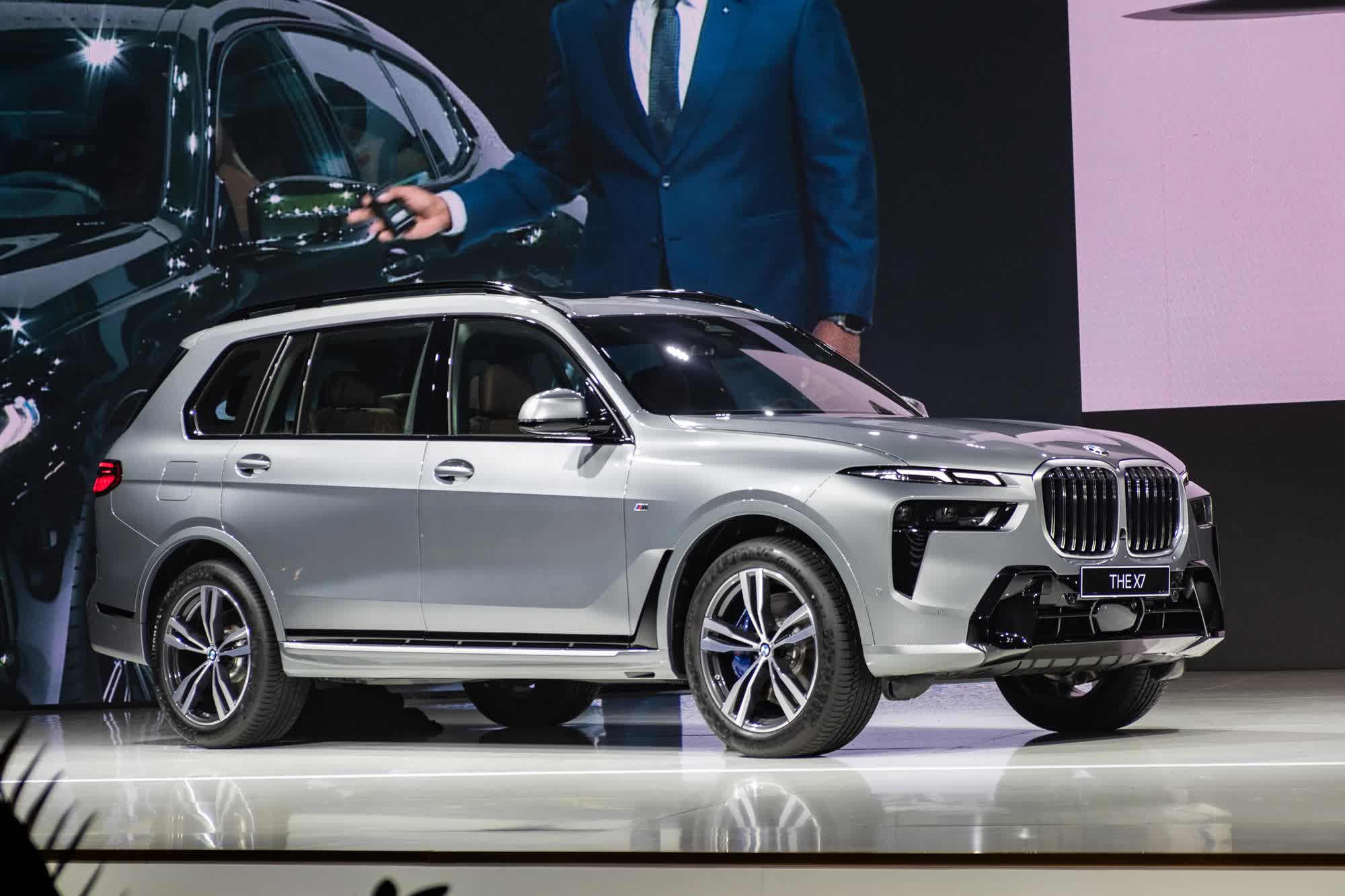 BMW i7, X7, 7-Series và 8-Series mới đồng loạt ra mắt Việt Nam BMW i7, X7, 7-Series và 8-Series mới đồng loạt ra mắt Việt Nam