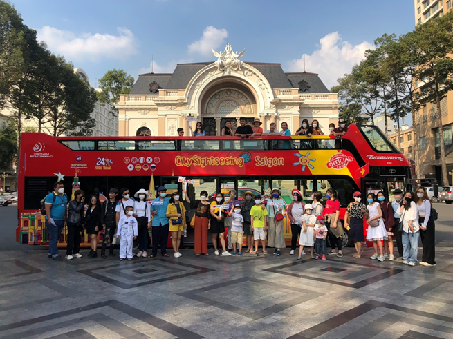 Người dân được đến tham quan Trụ sở HĐND và UBND TP. HCM dịp 30/4 nguoi dan va du khach duoc den tham quan tru so hdnd va ubnd tp hcm dip 304