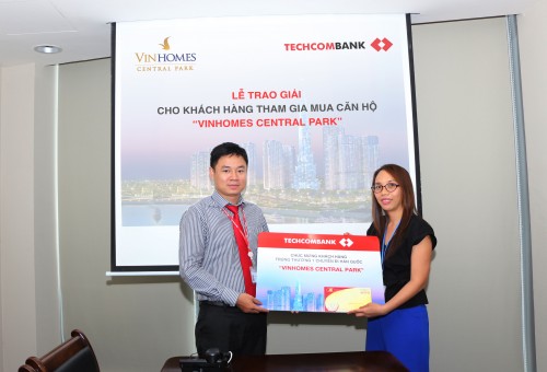 Techcombank: Trao giải cho khách hàng may mắn vay mua dự án Vinhomes Central Park Techcombank: Trao giải cho khách hàng may mắn vay mua dự án Vinhomes Central Park