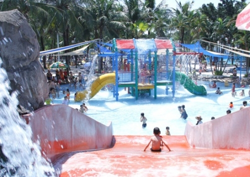 Vui tết thiếu nhi tại Công viên Hồ Tây