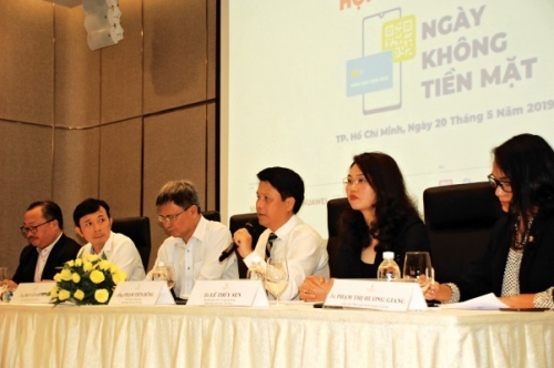 Chung tay tạo thói quen không dùng tiền mặt