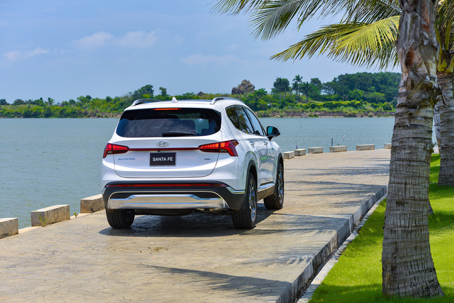 Hyundai Santa Fe 2021 có giá từ 1,03 tỷ đồng