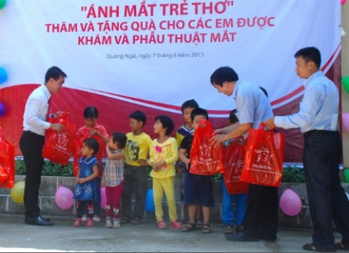 Prudential Việt Nam triển khai chương trình "Vì ánh mắt trẻ thơ"