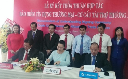 Liên kết bảo hiểm tín dụng và tài trợ thương mại