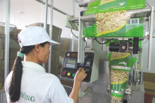 Hàng Việt trước áp lực cạnh tranh trên sân nhà