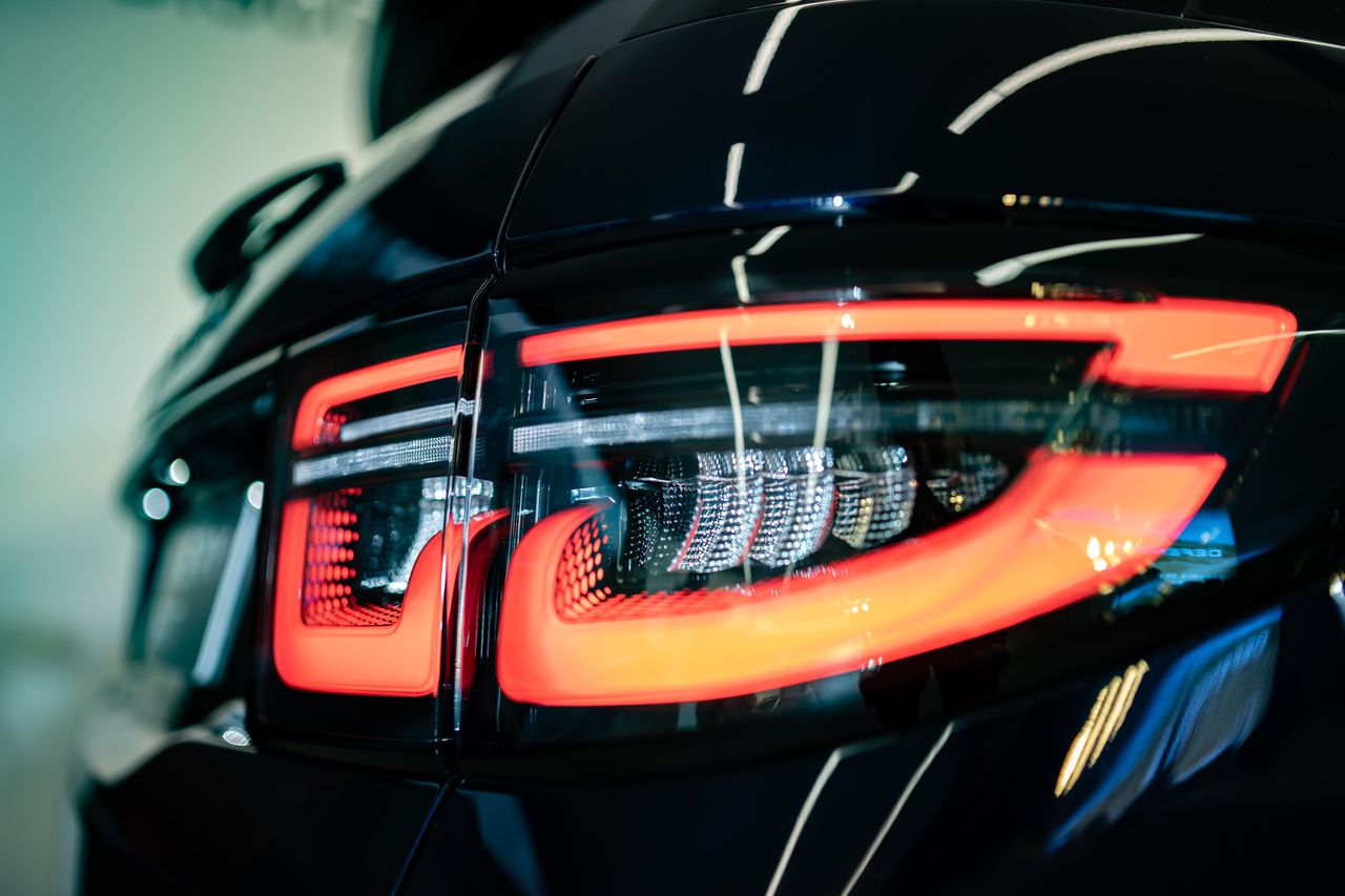 Cận cảnh bộ đôi Jaguar XE và Land Rover Discovery Sport vừa trình làng thị trường Việt