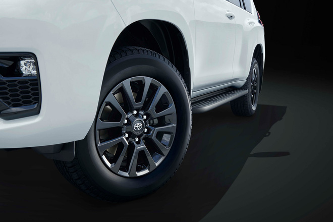 Toyota Land Cruiser Prado ra mắt bản mới