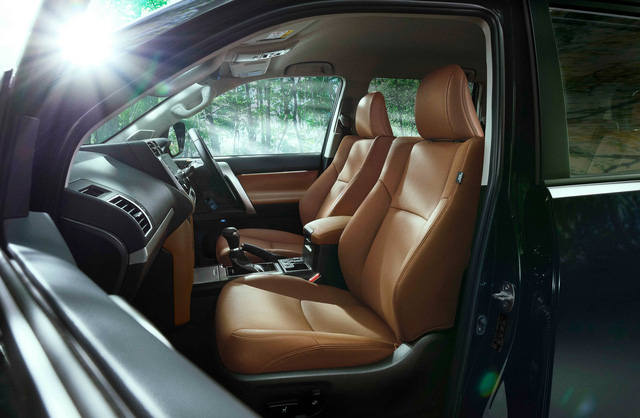 Toyota Land Cruiser Prado ra mắt bản mới