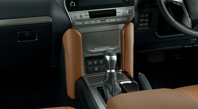 Toyota Land Cruiser Prado ra mắt bản mới