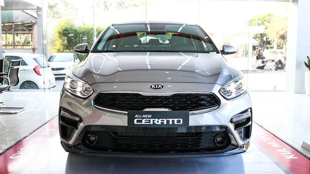 Kia Cerato giảm giá kỷ lục