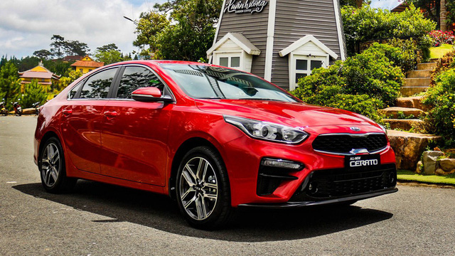 Kia Cerato giảm giá kỷ lục