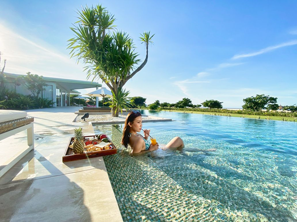 bat trend staycation giua thoi gian cach gia dinh viet san ky nghi 5 sao tai resort gan nha