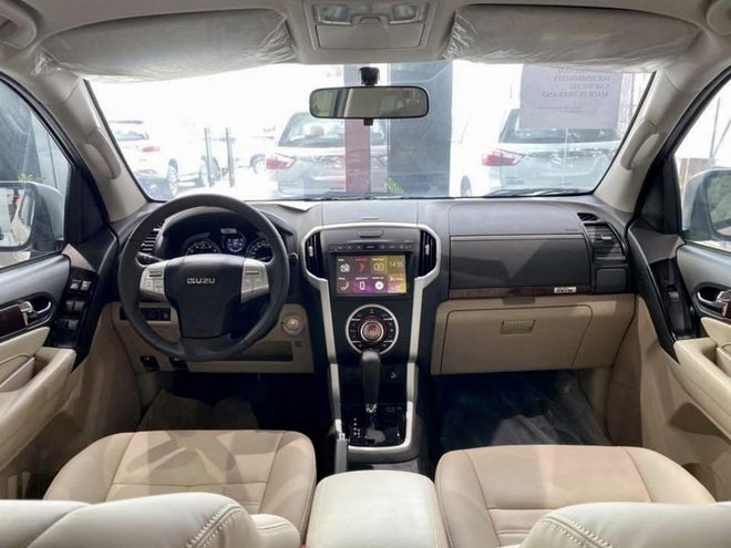 Isuzu mu-X giảm giá còn 760 triệu đồng Isuzu mu-X giảm giá còn 760 triệu đồng