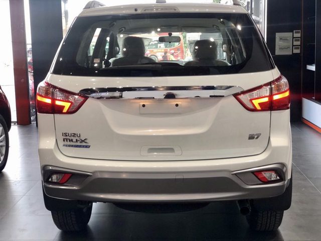 Isuzu mu-X giảm giá còn 760 triệu đồng Isuzu mu-X giảm giá còn 760 triệu đồng