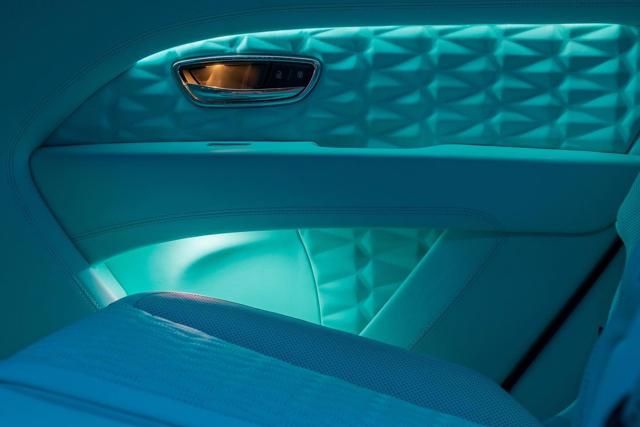 Bản độ Bentayga Speed Feroza Edition có gì?