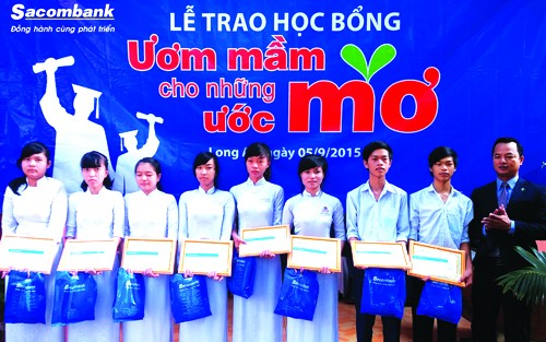 Sacombank triển khai Chương trình học bổng 2016