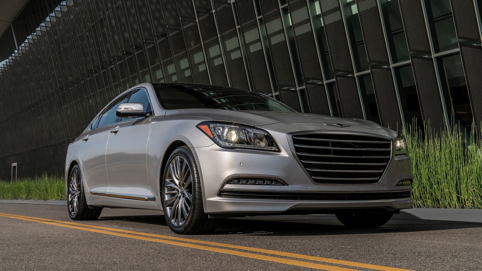 Theo đó, người tiêu dùng Mỹ có thể chọn 1 trong 2 loại động cơ đi kèm với Genesis G80 2017.