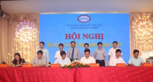 Khi ngân hàng “xắn tay” cùng doanh nghiệp