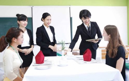 Bắt tay giải quyết việc làm cho sinh viên Bắt tay giải quyết việc làm cho sinh viên