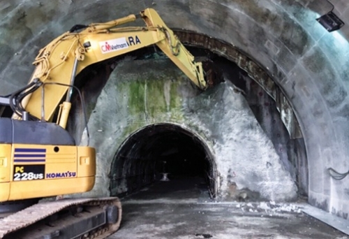 Thấy gì qua vết nứt hầm Hải Vân