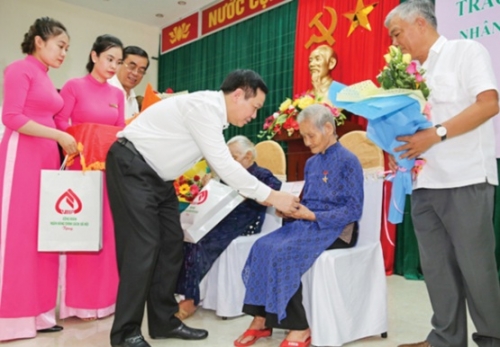 Về nơi một thời hoa lửa