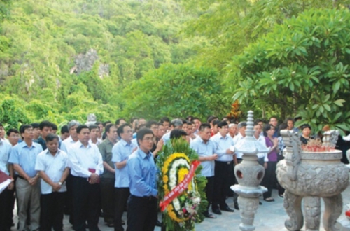 Trên những hành trình tưởng niệm Trên những hành trình tưởng niệm
