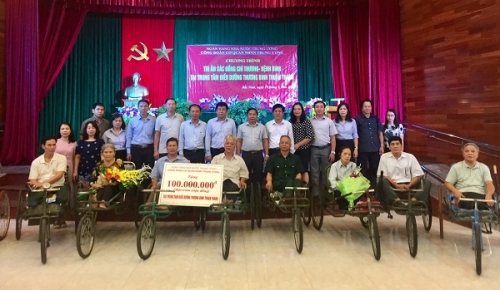 Công đoàn Cơ quan NHNN Trung ương thăm và tặng quà thương bệnh binh