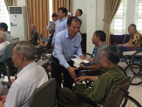 Công đoàn Cơ quan NHNN Trung ương thăm và tặng quà thương bệnh binh