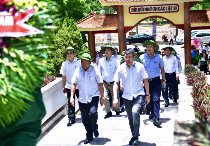 nganh ngan hang dang huong tuong niem cac anh hung liet si tai quang binh va ha tinh