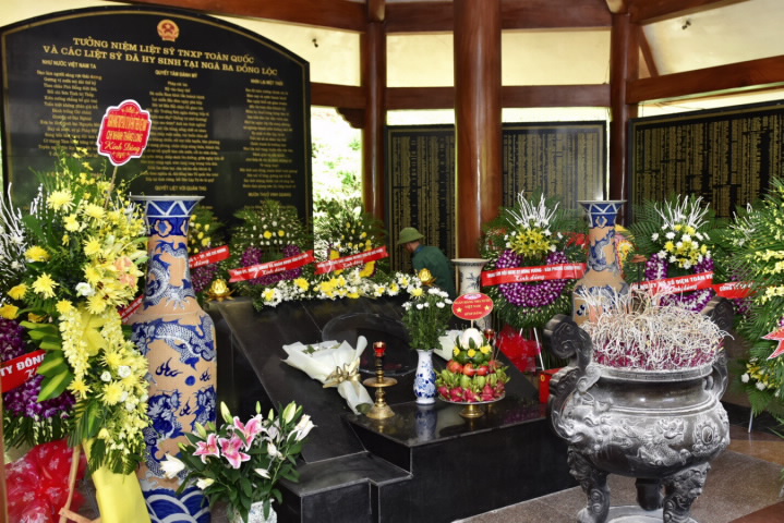 nganh ngan hang dang huong tuong niem cac anh hung liet si tai quang binh va ha tinh