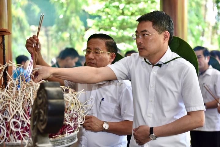 nganh ngan hang dang huong tuong niem cac anh hung liet si tai quang binh va ha tinh