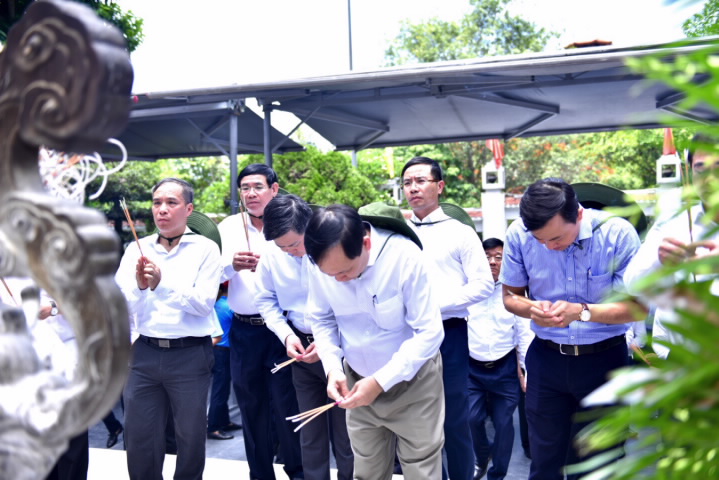 nganh ngan hang dang huong tuong niem cac anh hung liet si tai quang binh va ha tinh