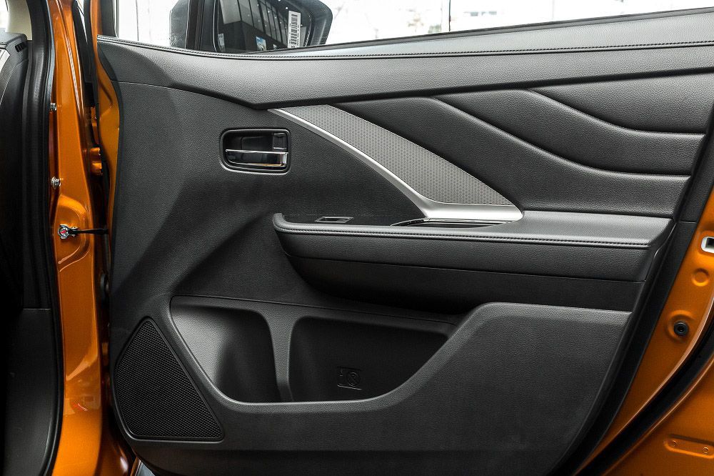 Cận cảnh Mitsubishi Xpander Cross giá 670 triệu đồng