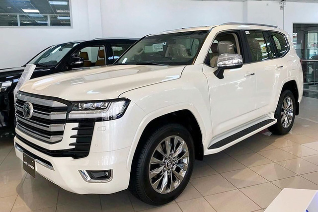Toyota Land Cruiser 2022 ‘cháy’ đơn đặt hàng tại Việt Nam